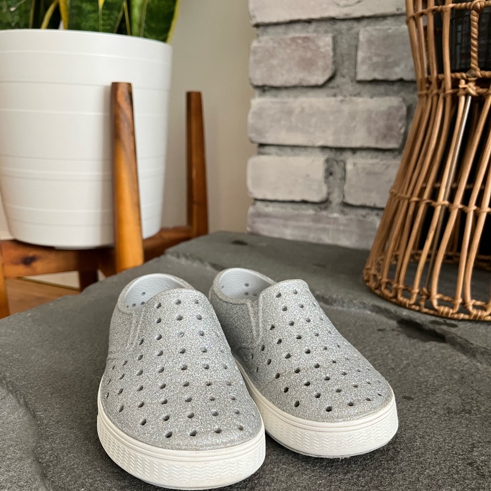 Native Miles Toddler size 9 slip on shoes in silver glitter